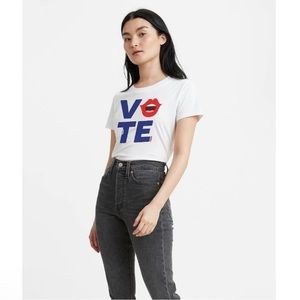 LEVI'S® X VOTE COTTON CROPPED SURF TEE SHIRT Size XS NEW
